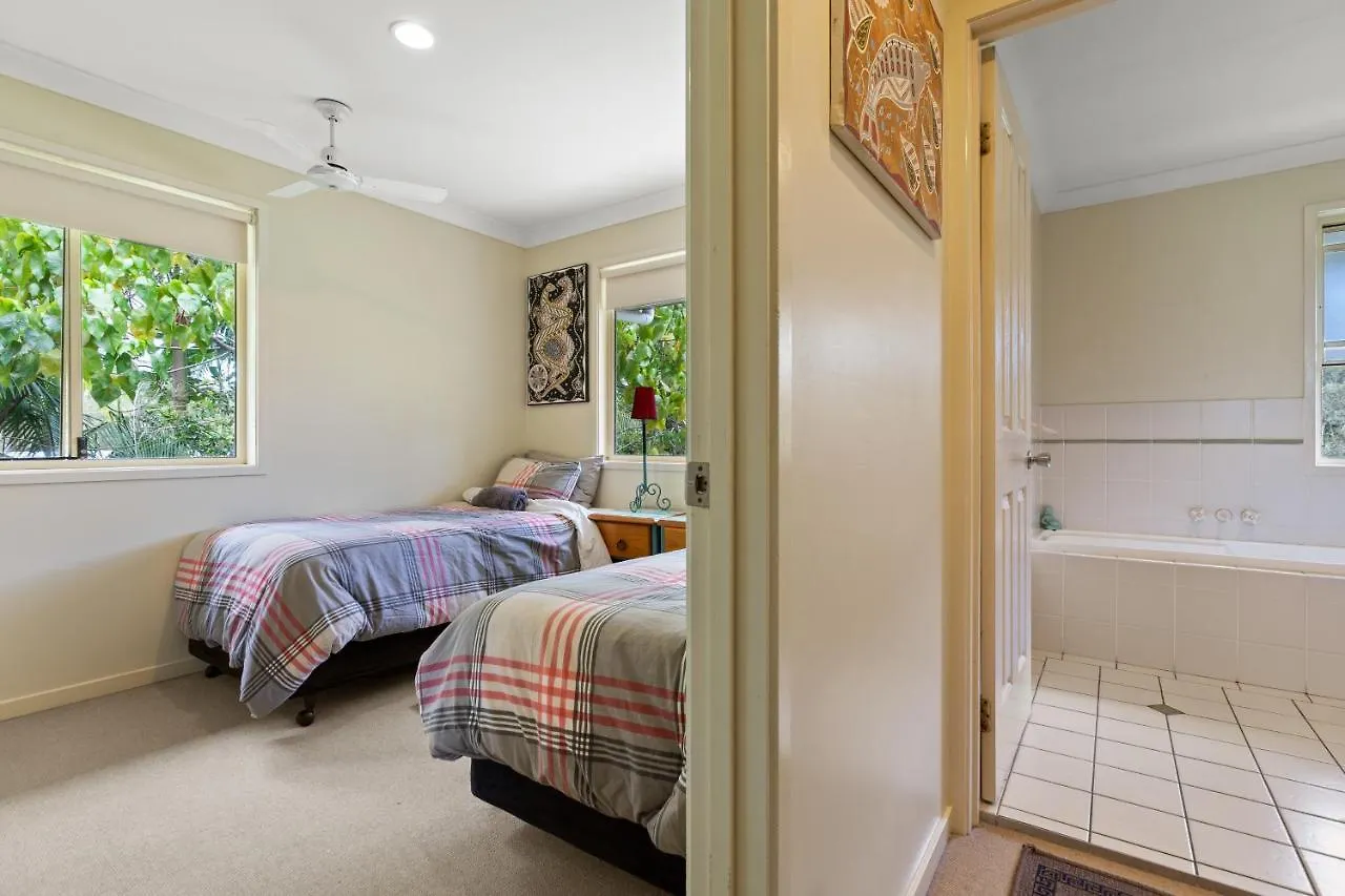 Treetops Lakeside Apartments 0*, Byron Bay